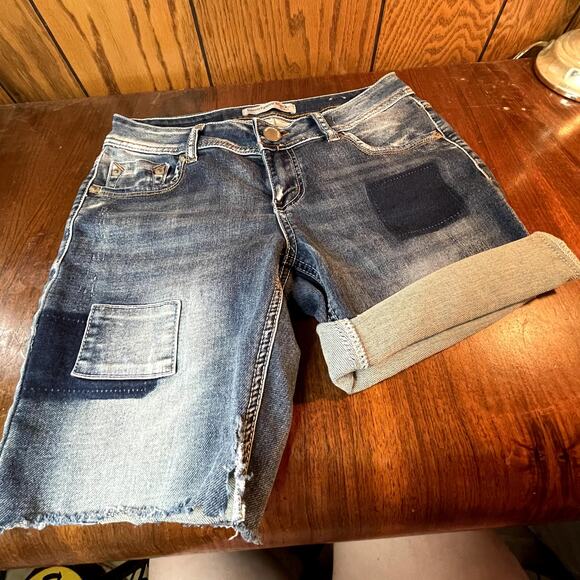 twentyone Black by rue 21 cut-off blue jeans - Picture 5 of 10